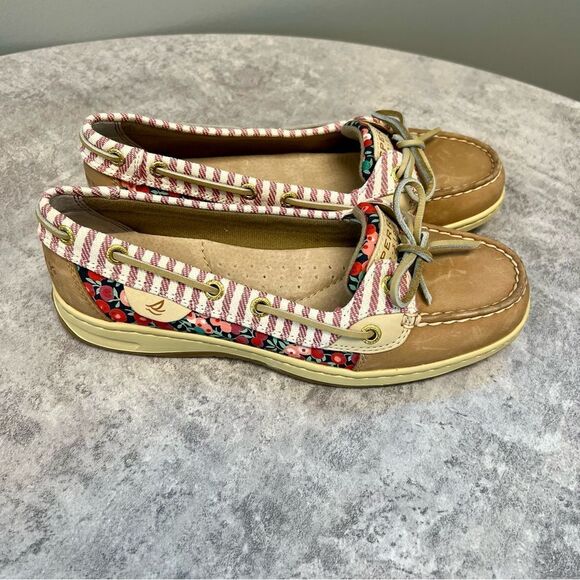 Sperry Tan and Cream Boat Shoes with Nautical Elegance - Picture 1 of 7